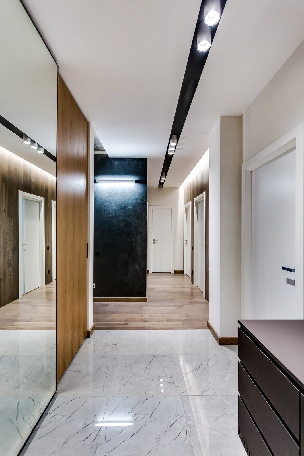 Фото реализации проекта "Квартира в доме с часами"