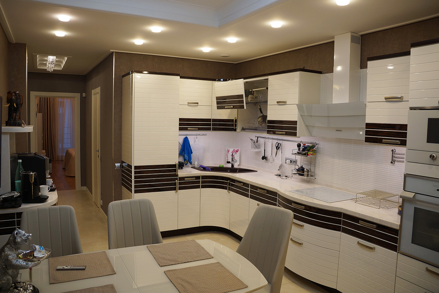 Обложка проекта: кухня "Чай с молоком"