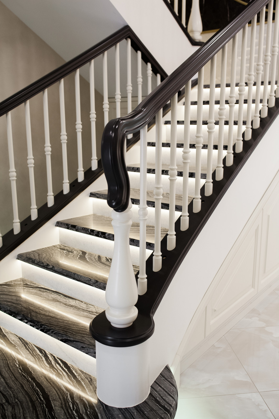 Лестница из мрамора