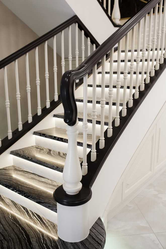 Лестница из мрамора