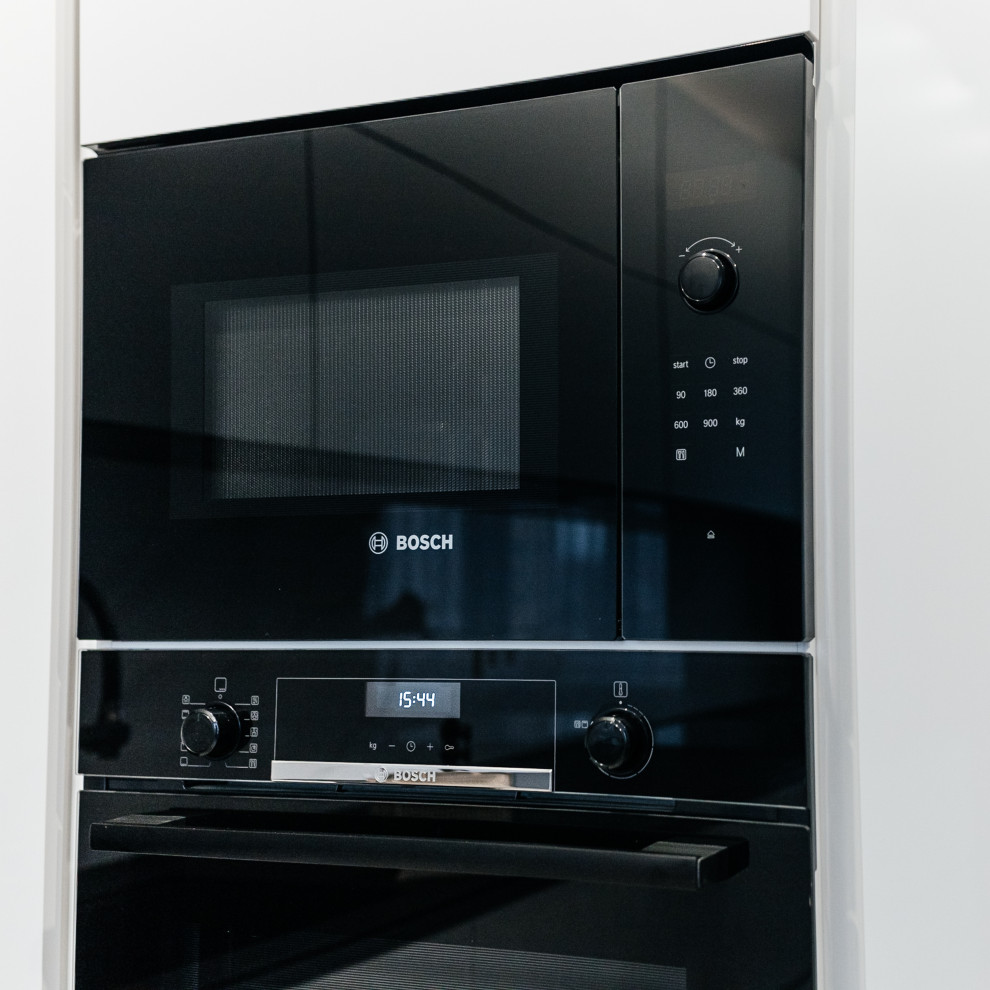 Угловая кухня с фасадами Fenix