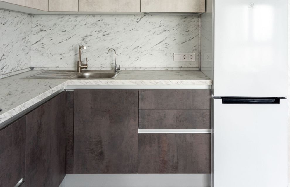 Кухня с мраморными акцентами