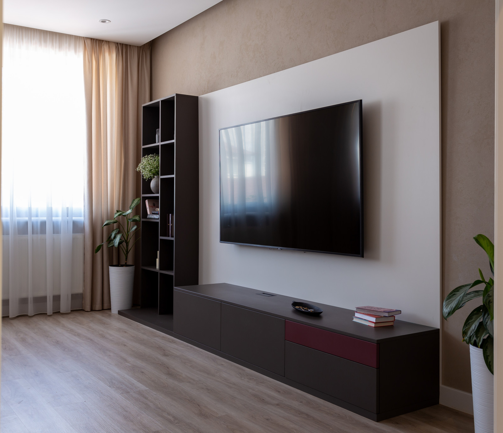 Обложка проекта: Дом в белых росах