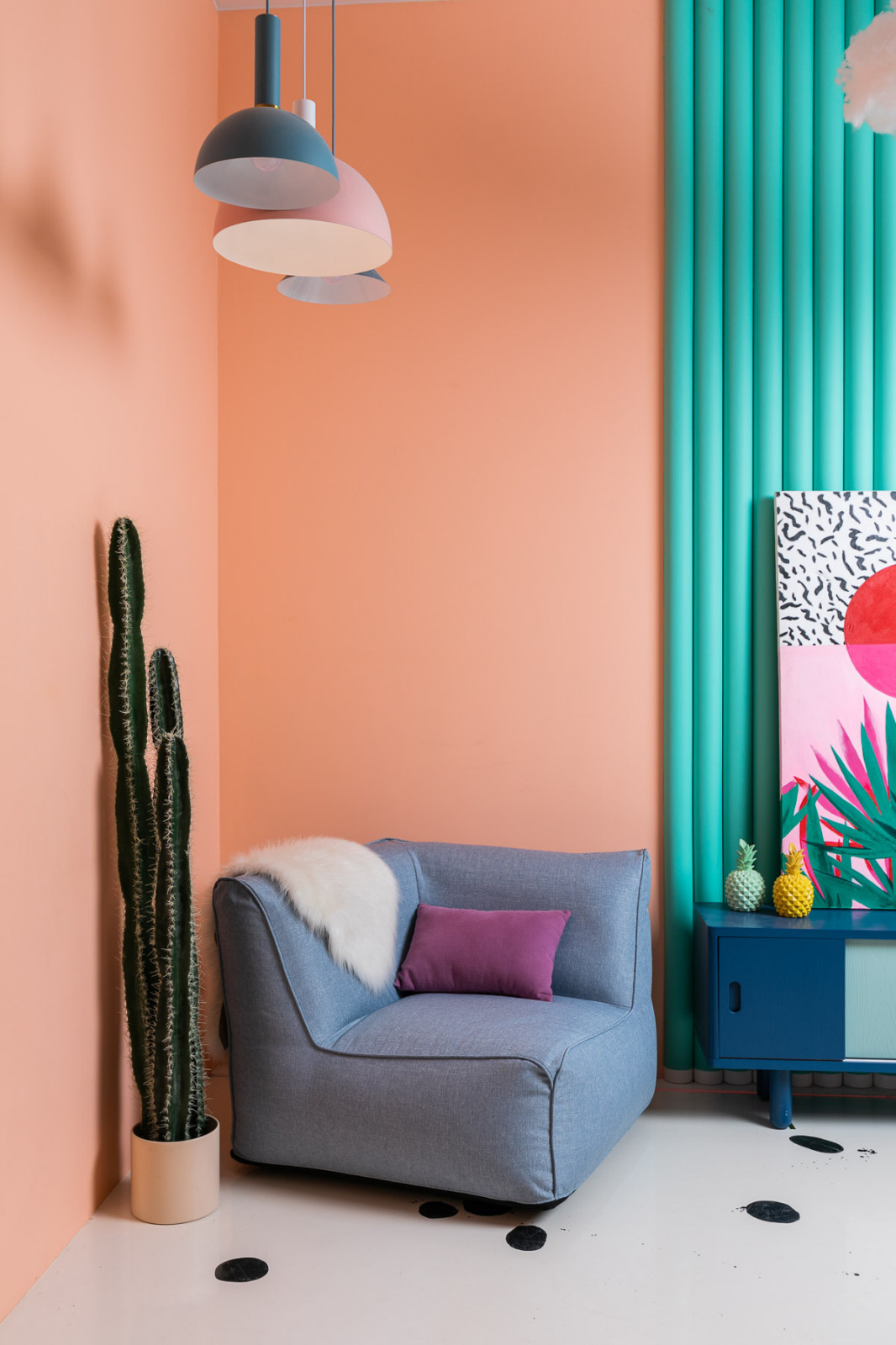 Угловое кресло в гостиную