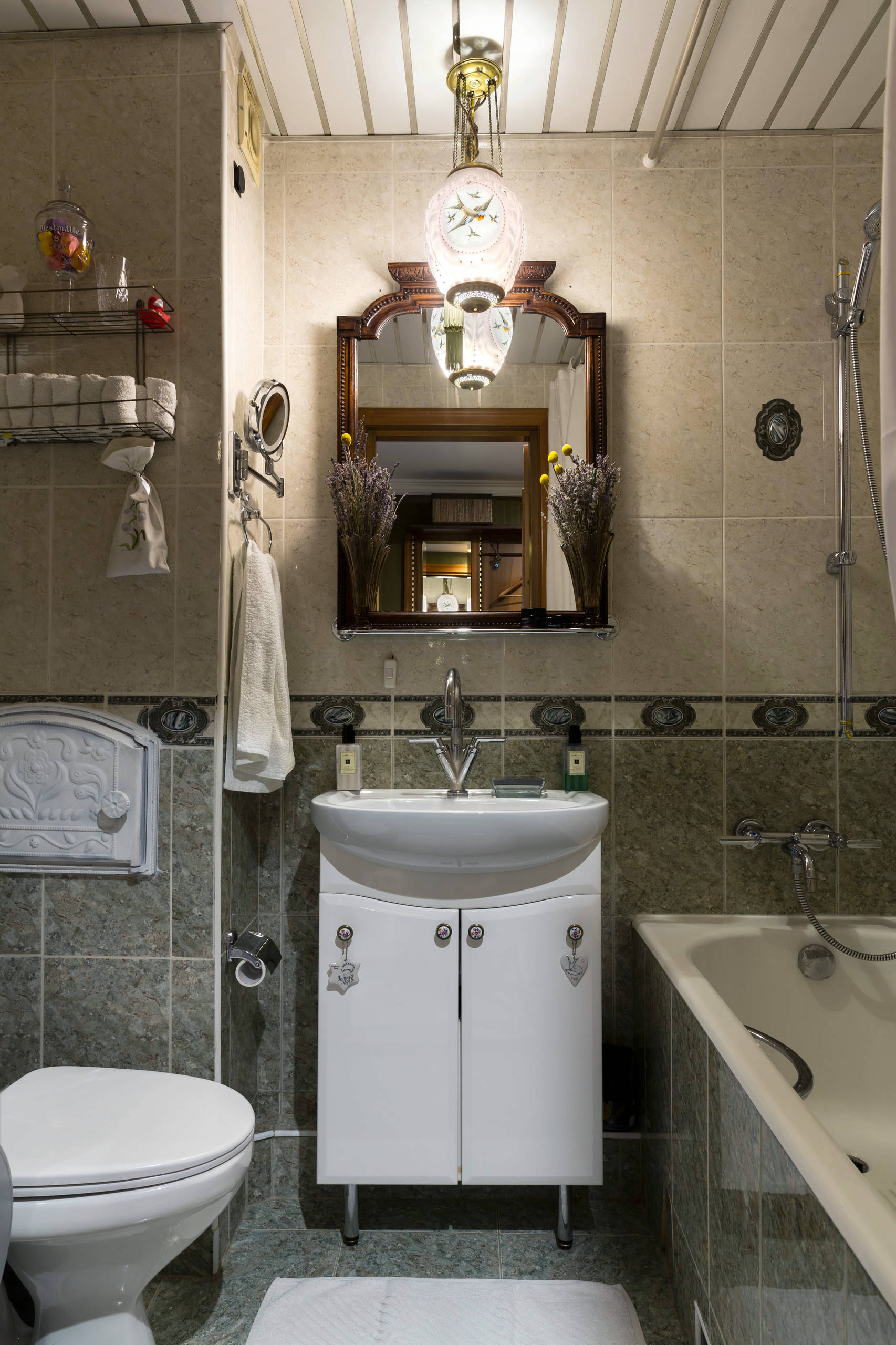 В гостях: Квартира юного ценителя антиквариата