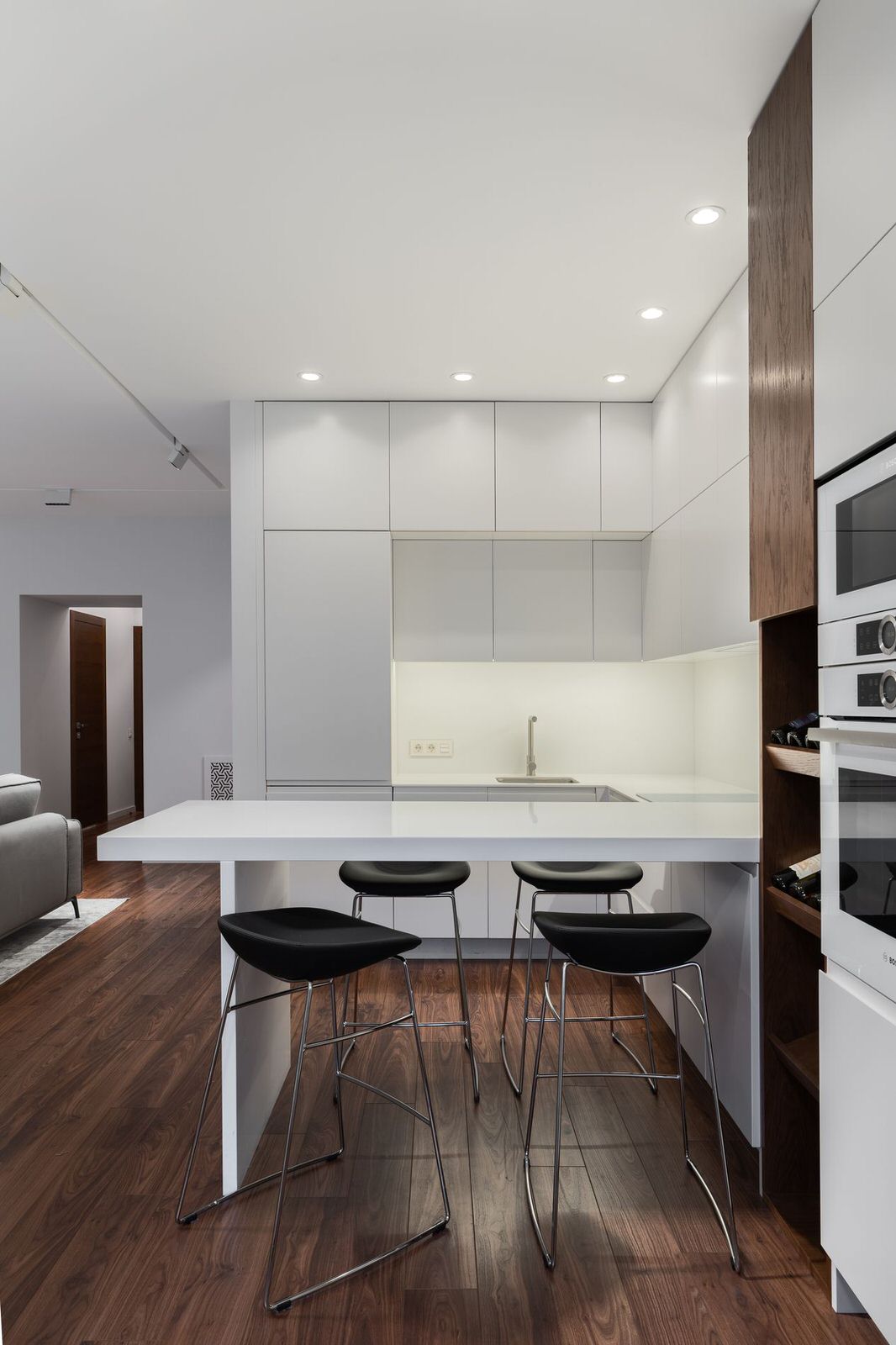 Кухня в белом минимализме