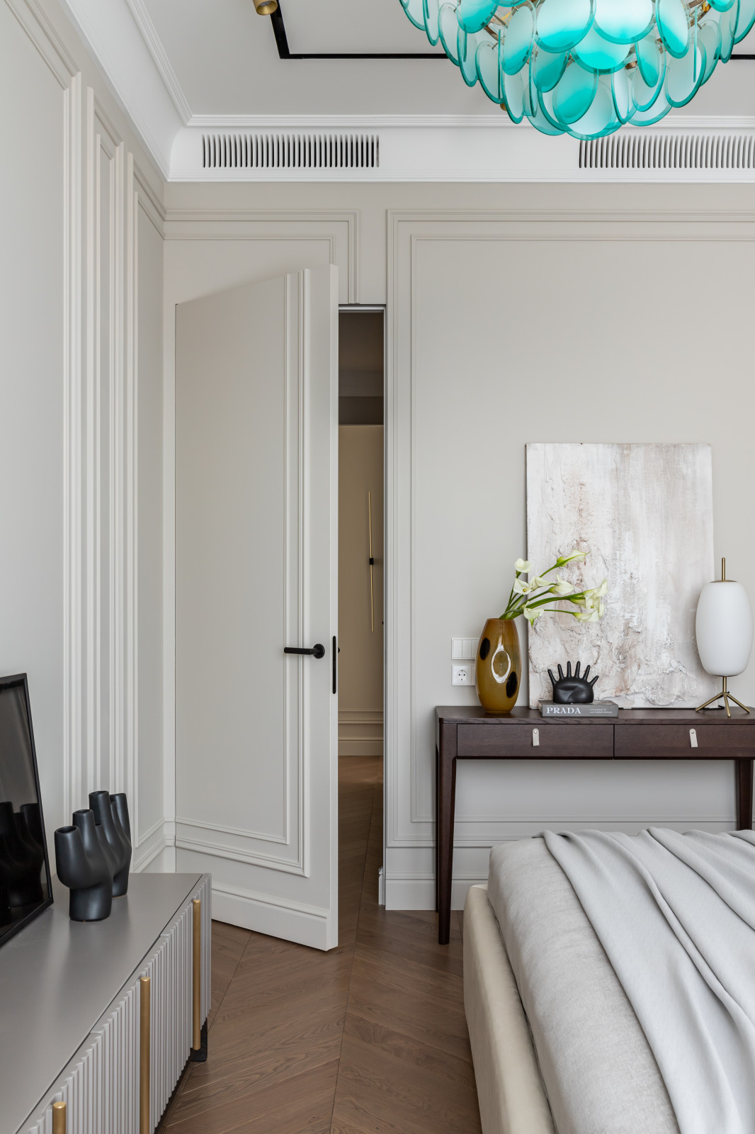 Просторная квартира в светлых оттенках