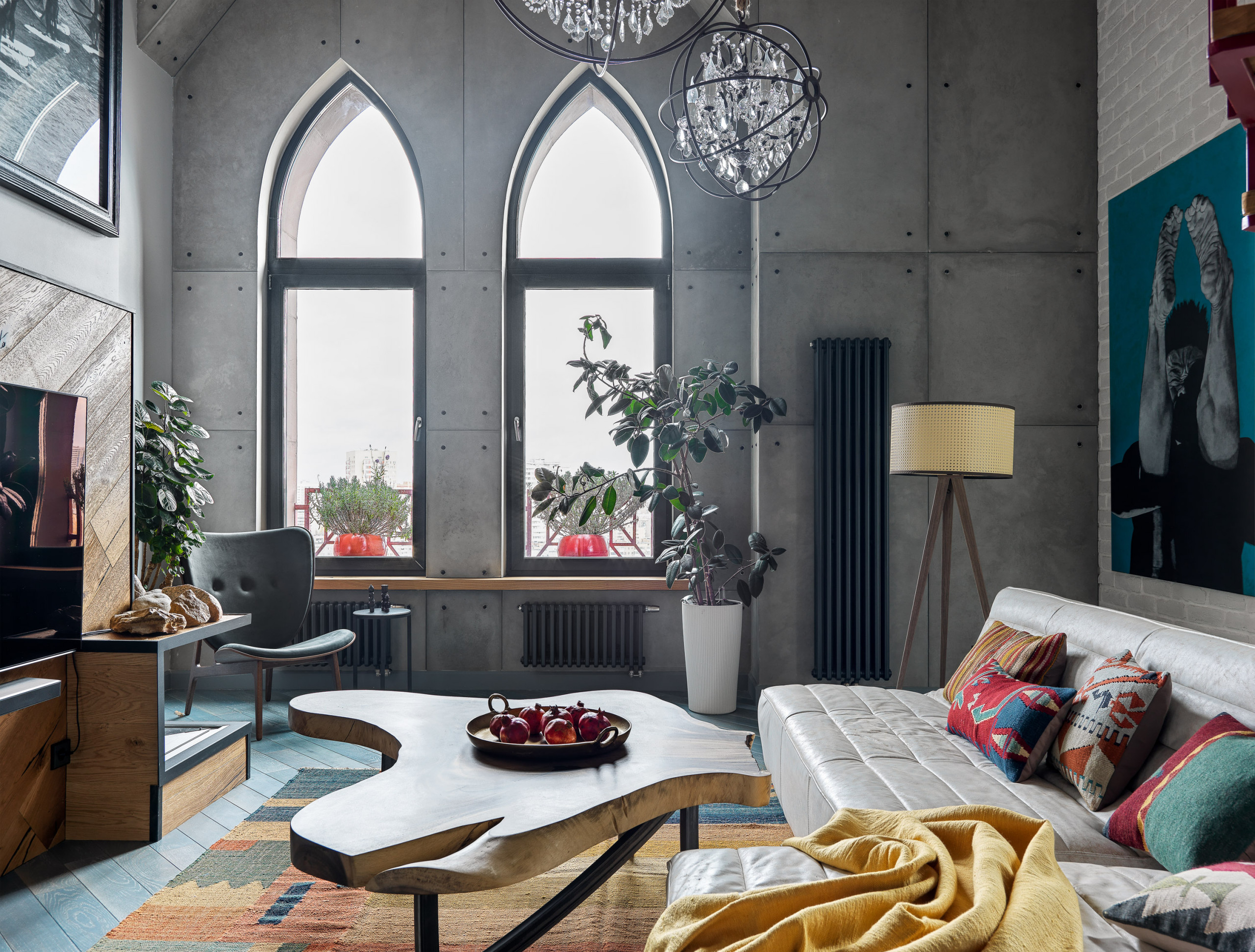 Houzz тур: Квартира с готическими окнами