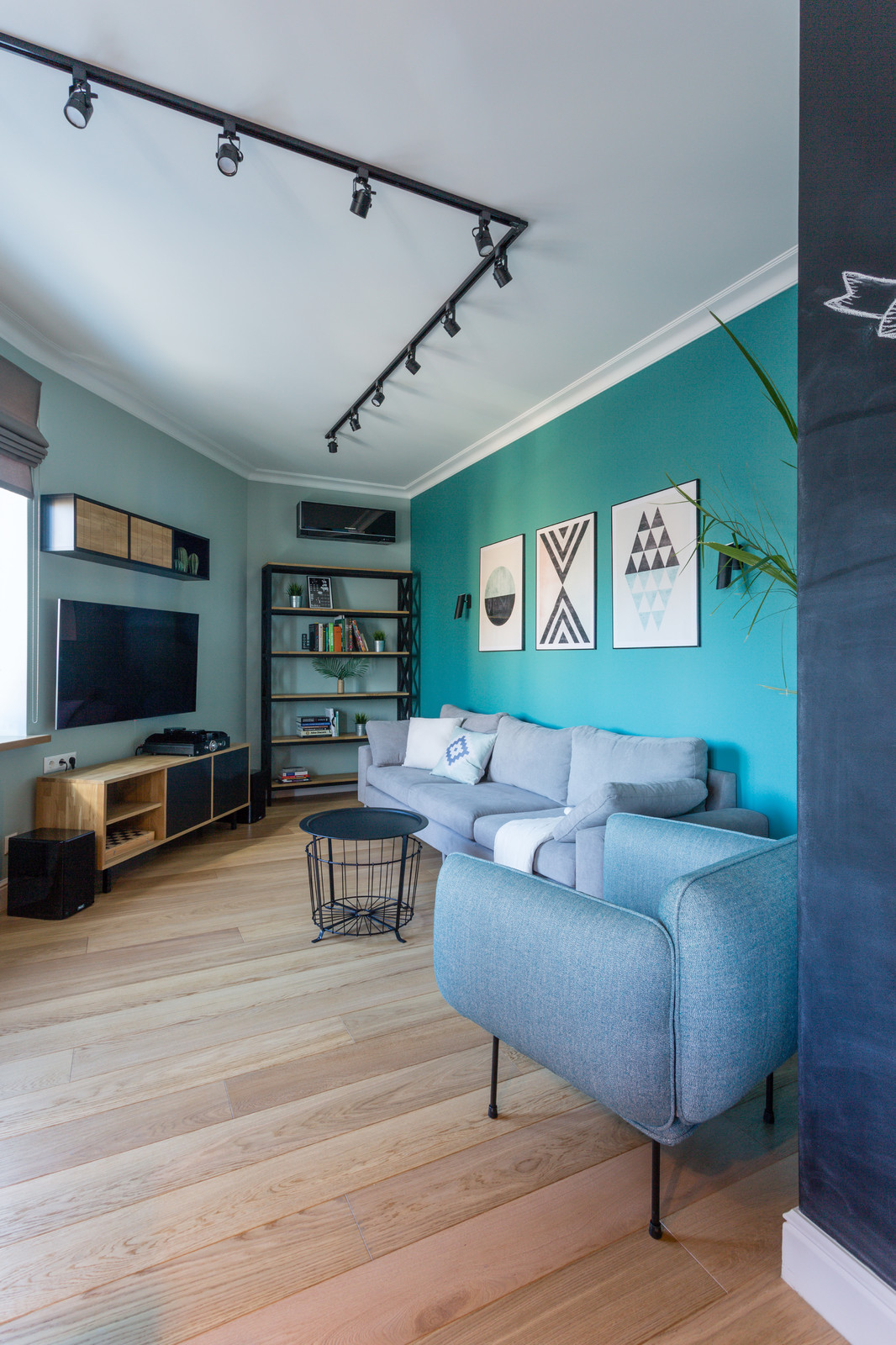 Вопрос: Как подобрать цвет дивана к интерьеру