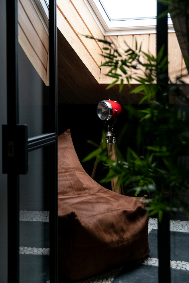 Фрагмент ванной комнаты на мансардном этаже