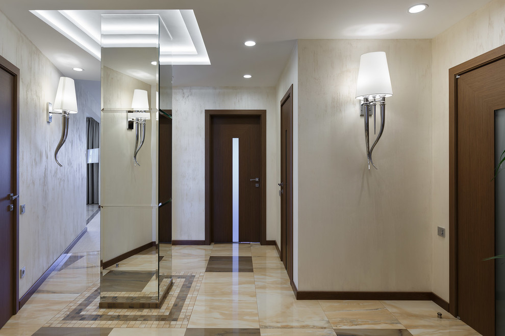 "Вокруг зеркальной колонны"