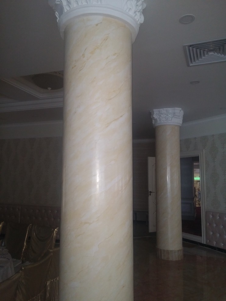 Отделка колонн венецианской штукатуркой, имитирующей мрамор