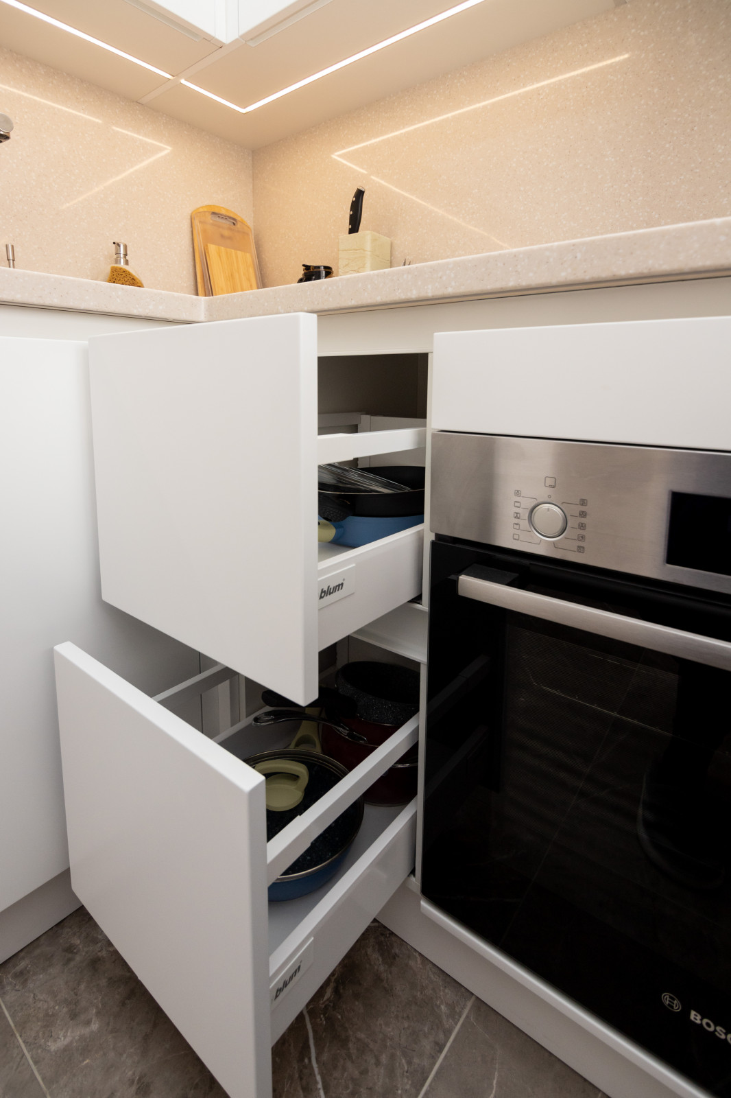 Современная кухня в минималистичном стиле