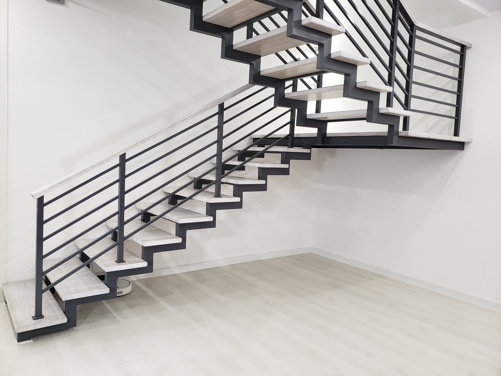 Лестница в стиле минимализм
