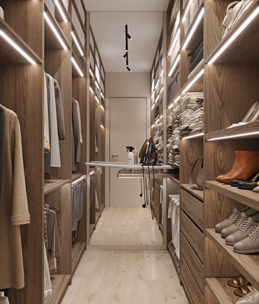 Большая гардеробная-кладовка