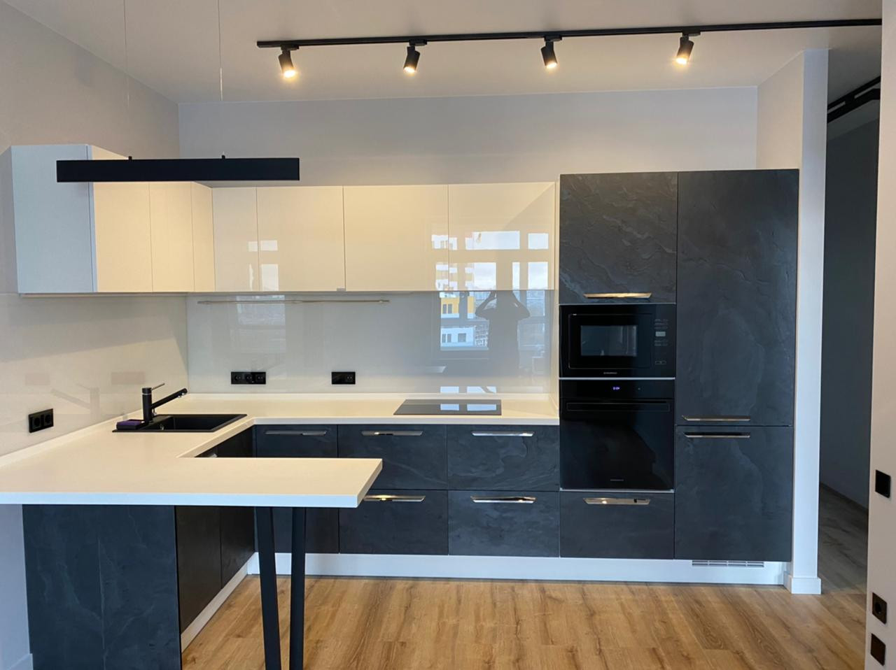 Квартира для семьи с тремя детьми "Стоун терапия"