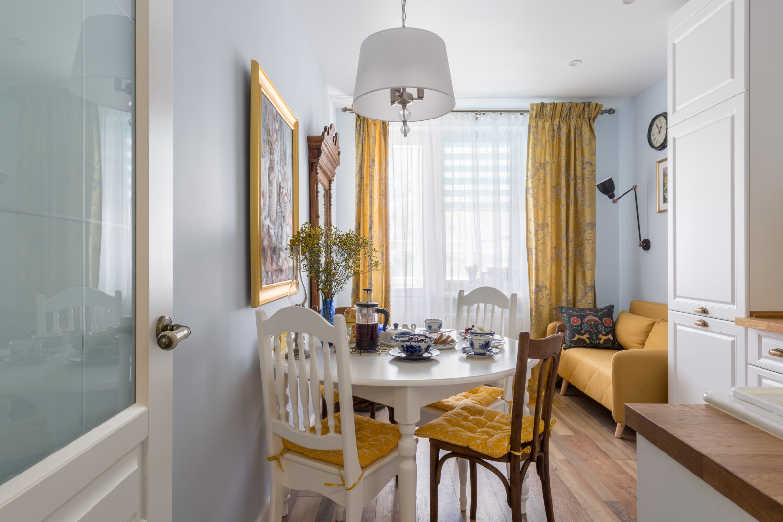 Обложка проекта: Кухня с латунным фартуком