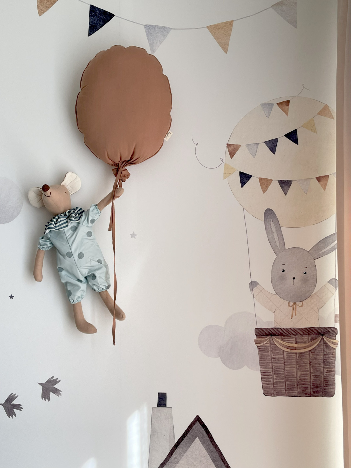 Интерьер детской комнаты для девочки