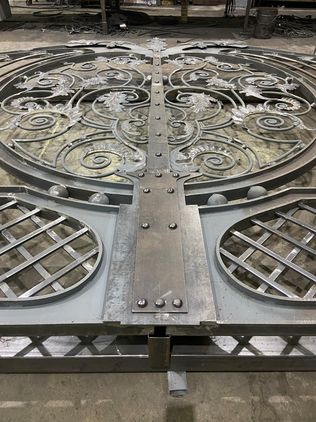 Европейские кованые ворота.