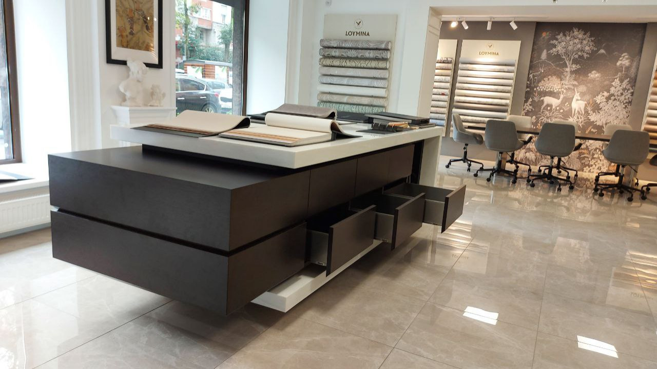 Премиальные столы для дизайн-студии