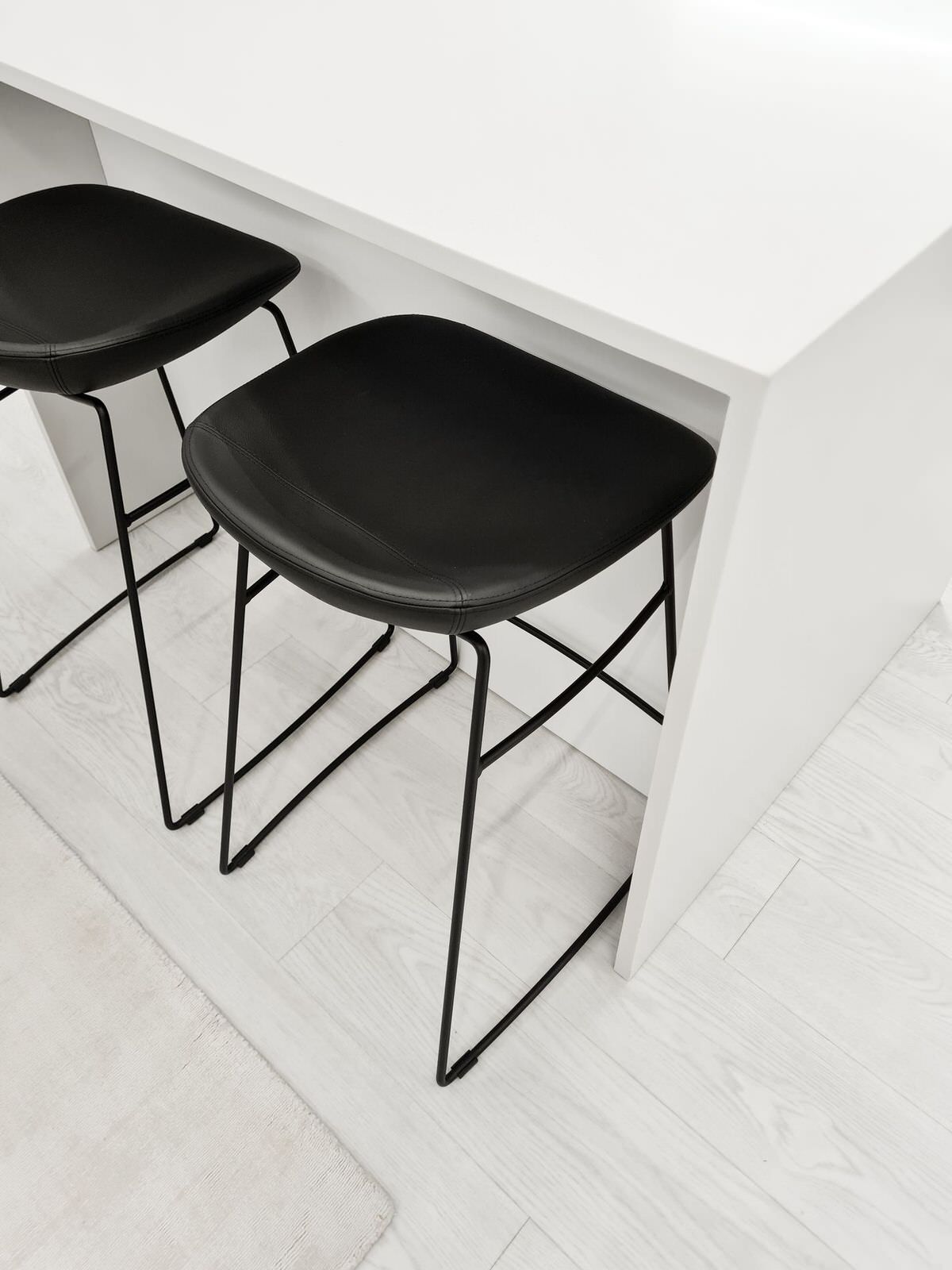 Белый минимализм - стулья Calligaris