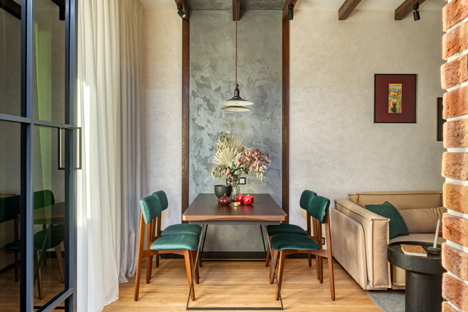 Трехкомнатная квартира в центре Москвы