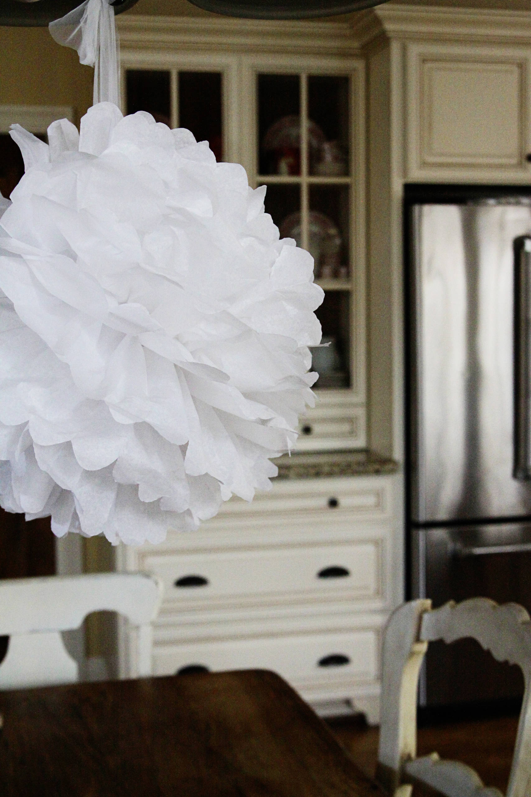 DIY: Как можно сделать помпон из бумаги тишью