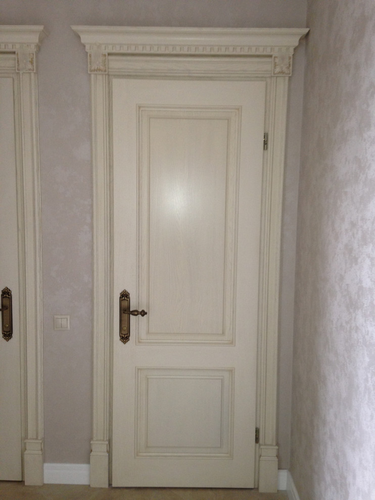 Двери из массива ясеня в классическом стиле