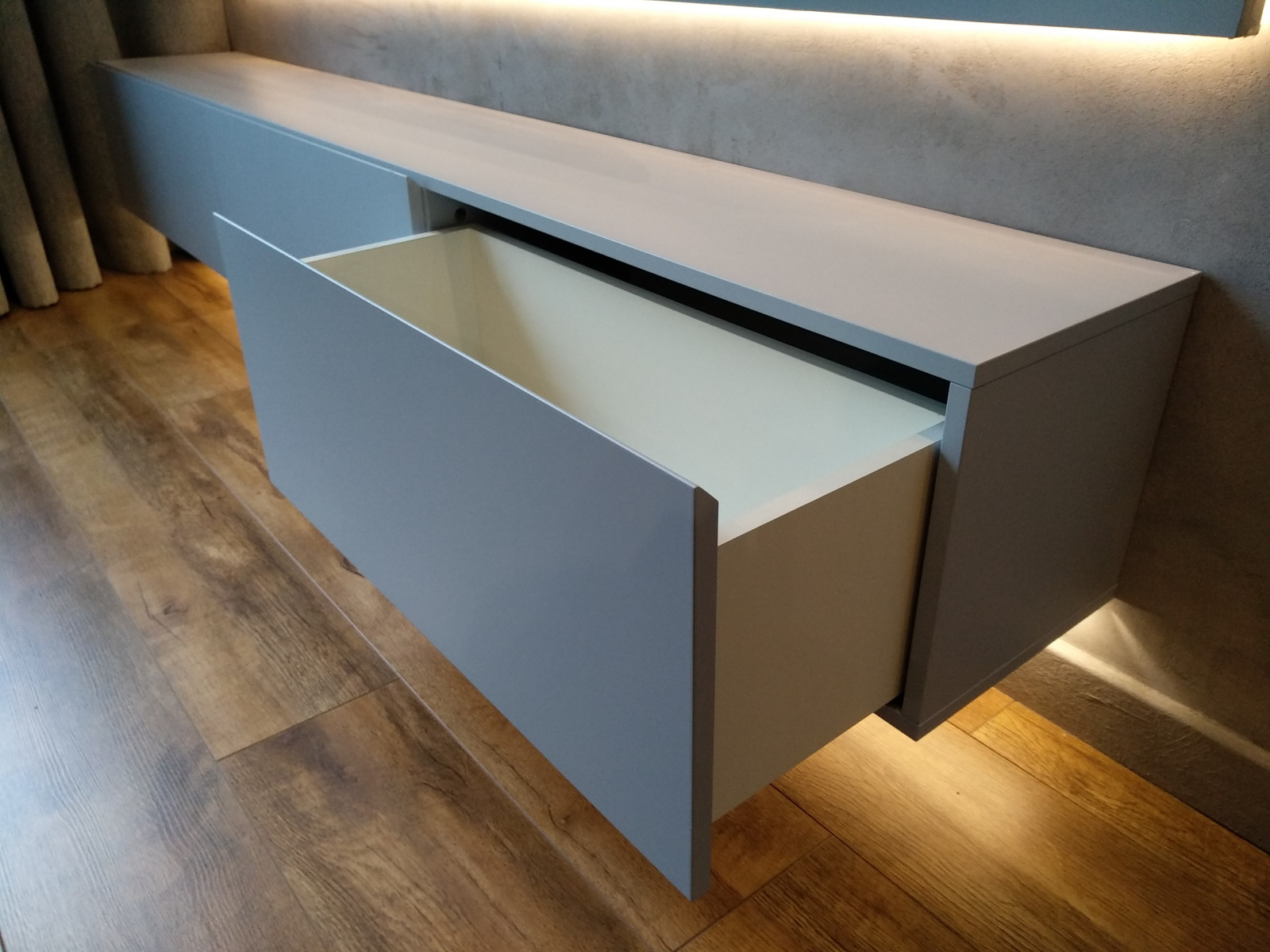 Обложка проекта: Тумба подвесная под телевизор