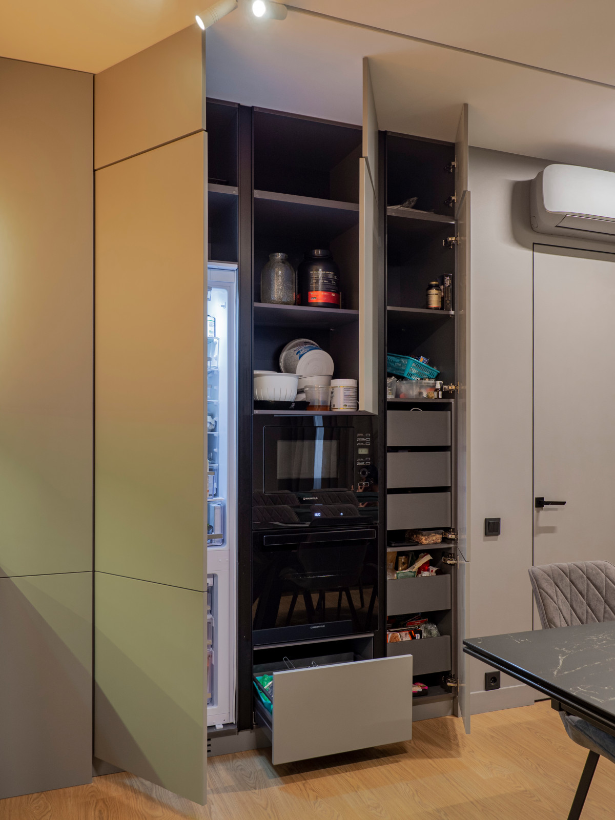 Стильная кухня в минималистичном стиле