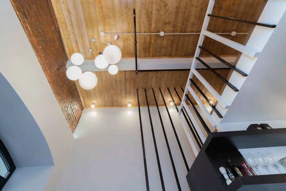 Двухэтажная студия, обшитая деревом