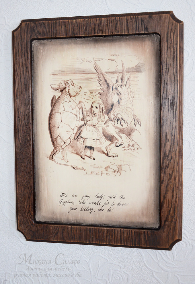 Графика на дубе для украшения интерьера.