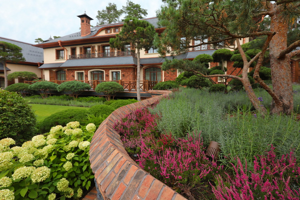 Коттеджный сад в Барвихе (дизайн и исполнение компании "Imperial Garden")