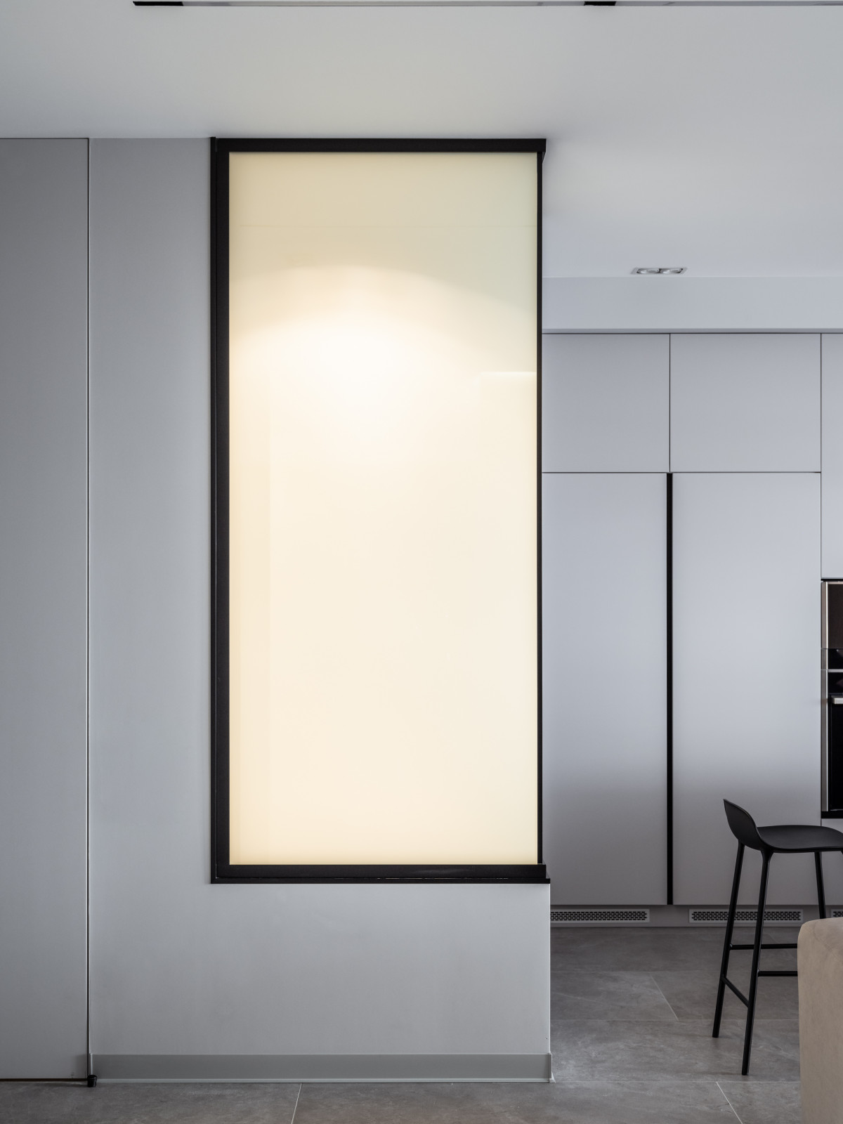 Фото реализованного проекта в современном стиле с яркими акцентами