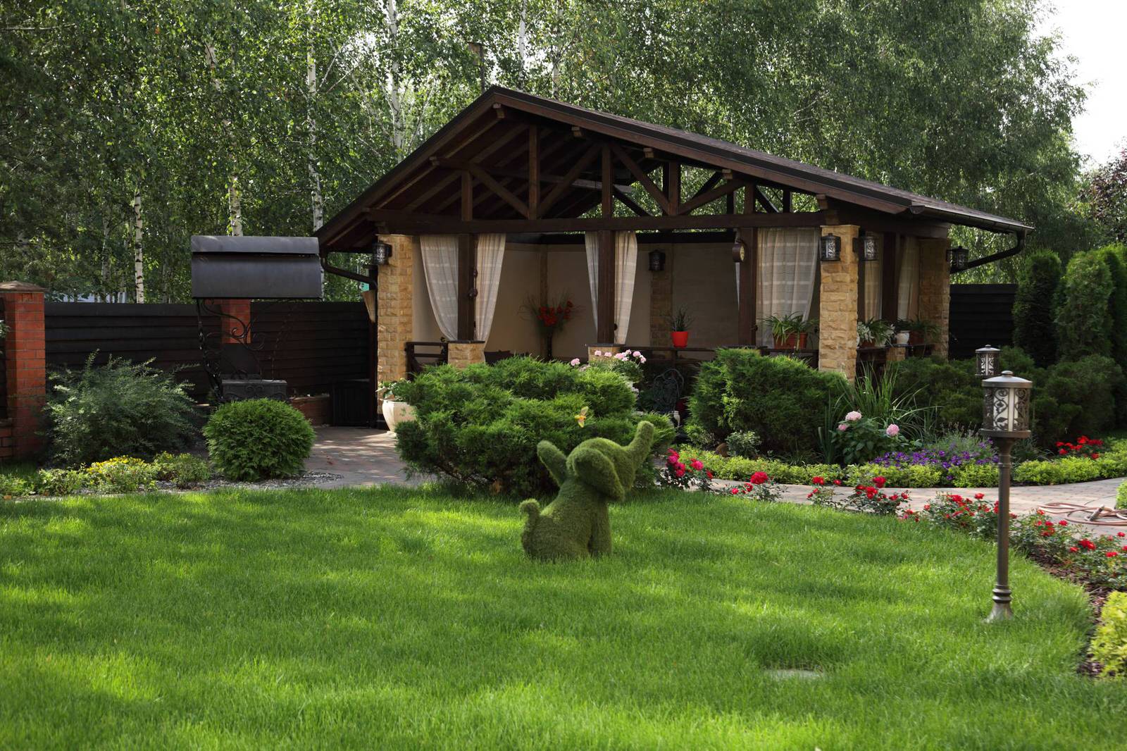 Любимовка. Беседка в пейзажном саду.