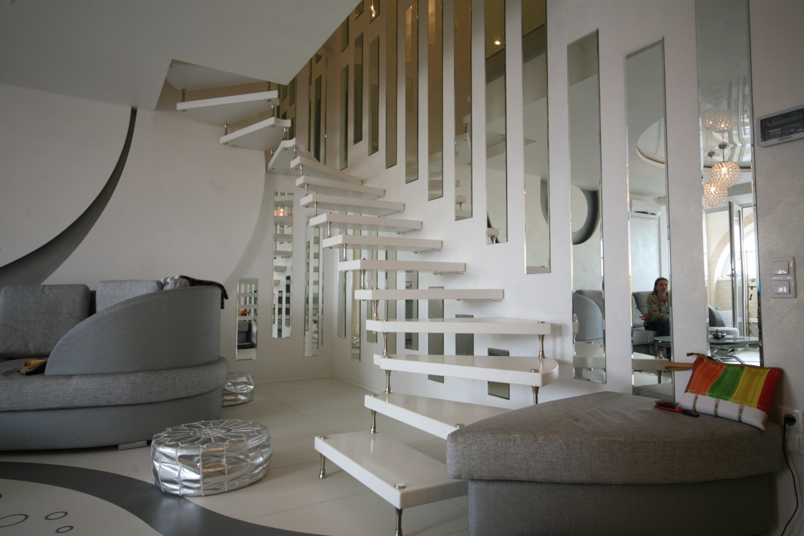 Обложка проекта: Лестница в малом пространстве в стиле Хай-тек