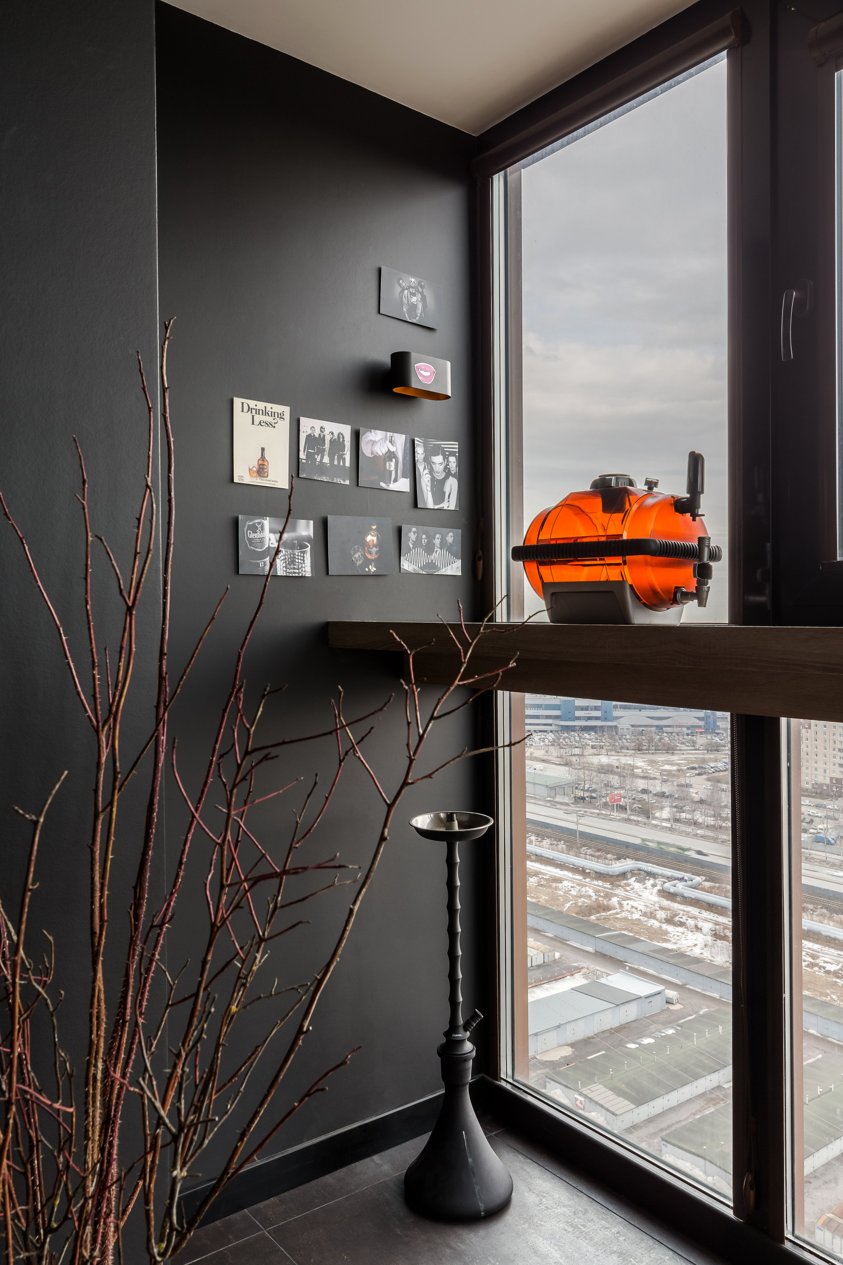 Houzz тур: Черная квартира для молодого заказчика