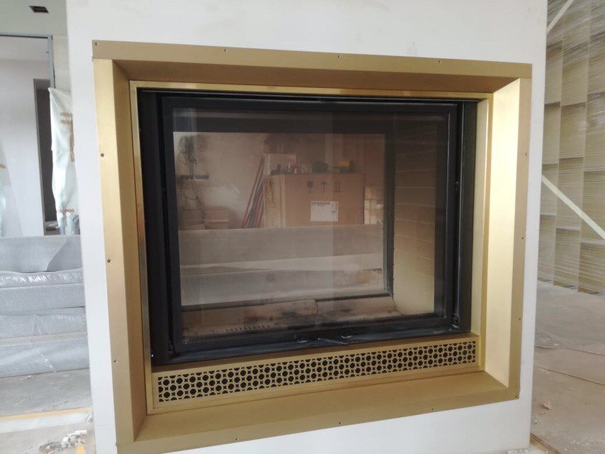 Обложка проекта: Камин-рама из латуни для двухстороннего камина
