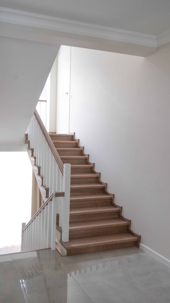 Проект 1 - Отделка бетонной лестницы массивом ясеня в частном доме в Москвее