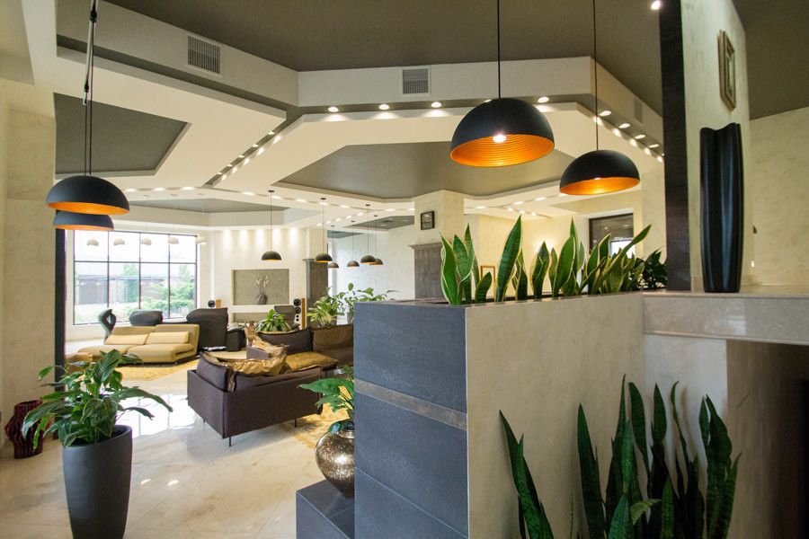 Дом с водопадом