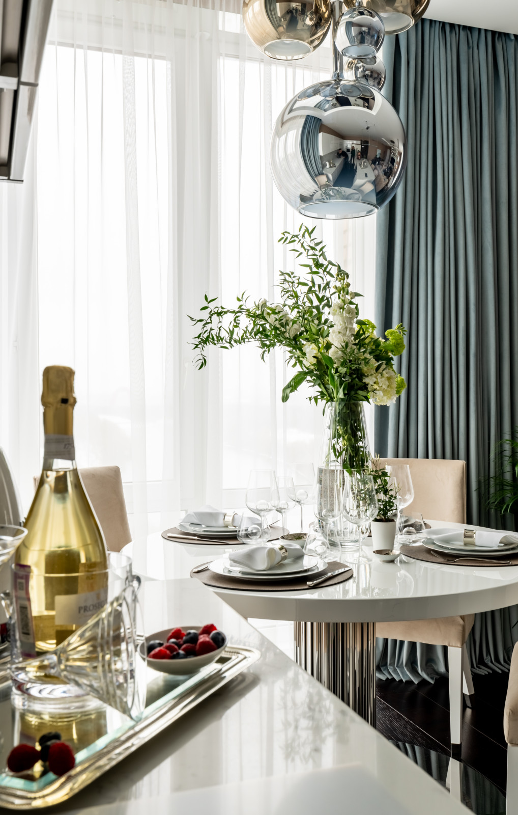 Бежевый и зеркала