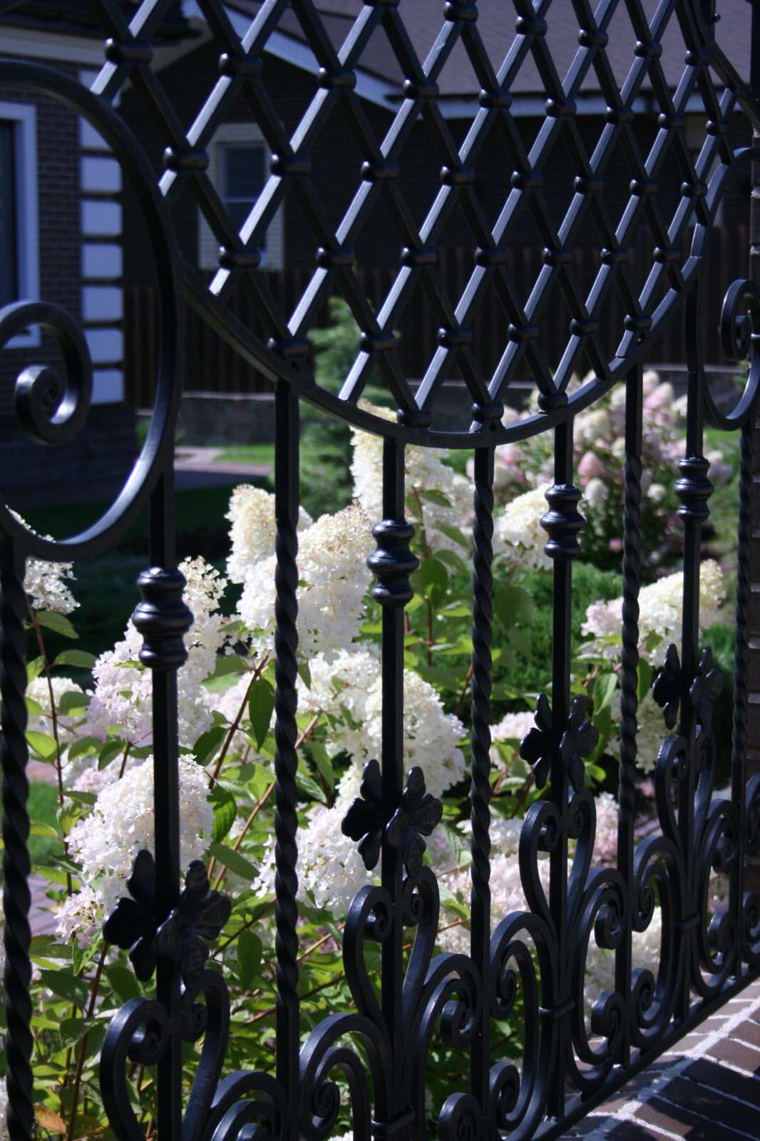 Дизайн участка с уклоном более 7 м.