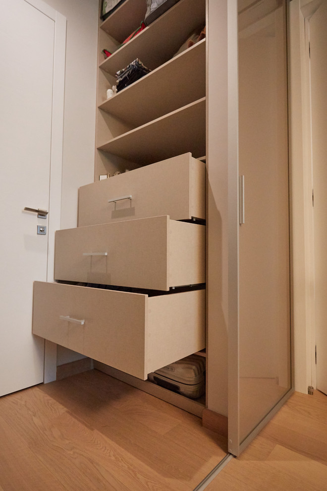 Двери + проходная гардеробная raumplus