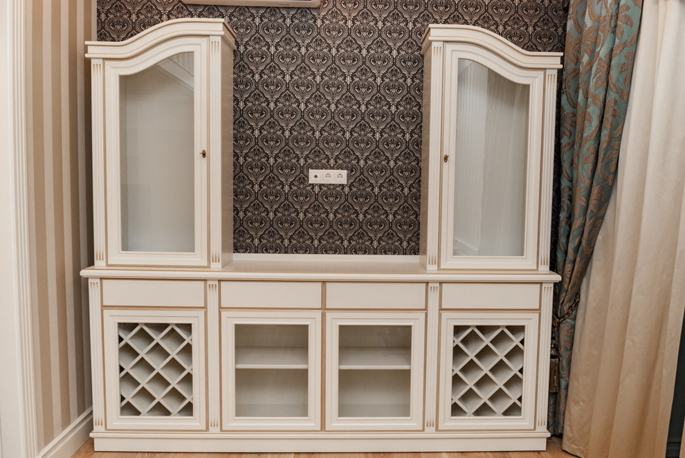 Обложка проекта: Комод в столовой