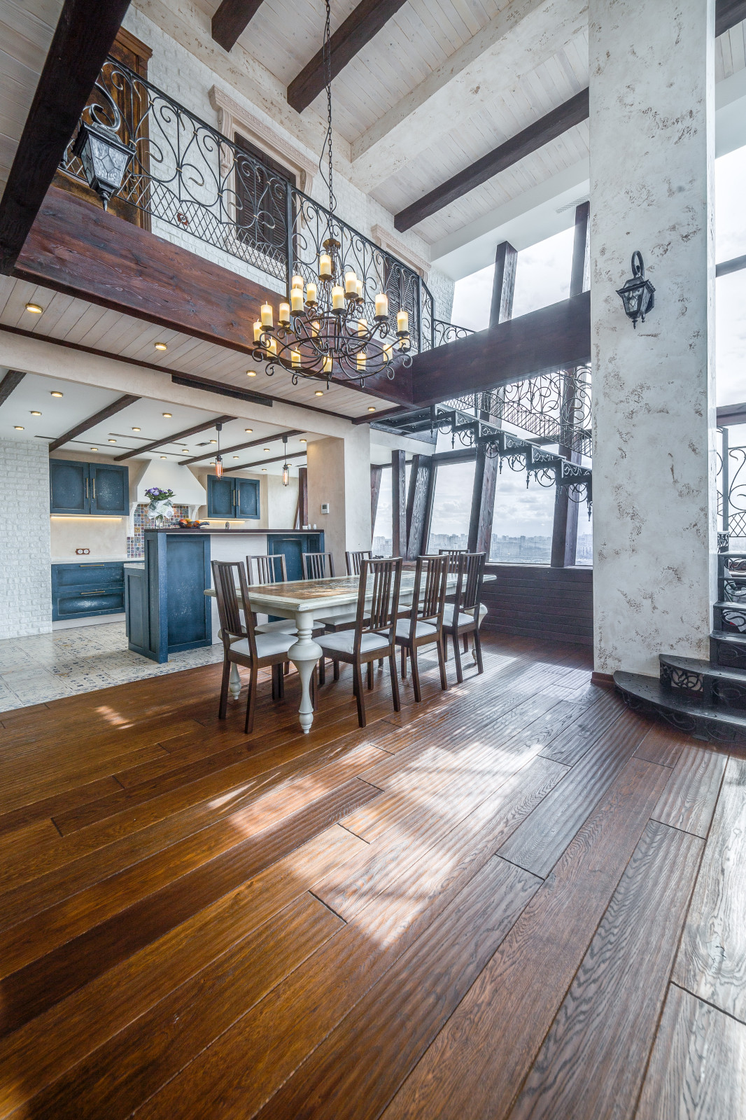 Пентхаус в Санкт-Петербурге. Мебель и отделка из массива.