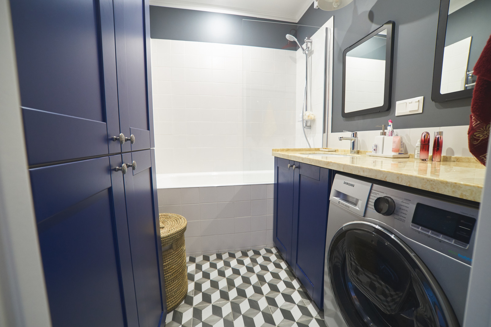 Кухня, шкафы и другая мебель по проекту дизайнера.