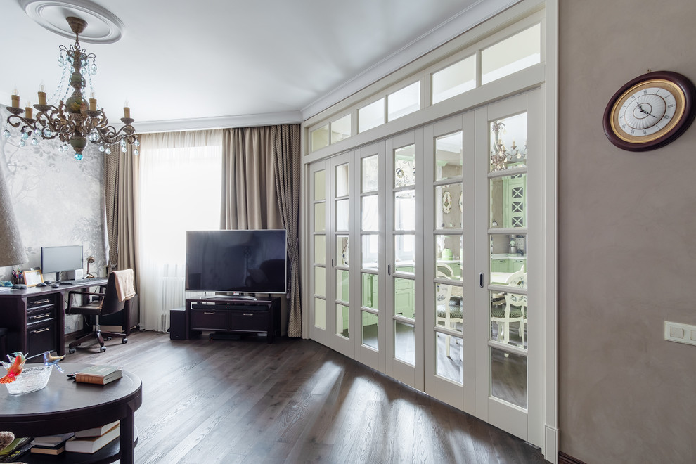 Интерьер с дверью-книжкой