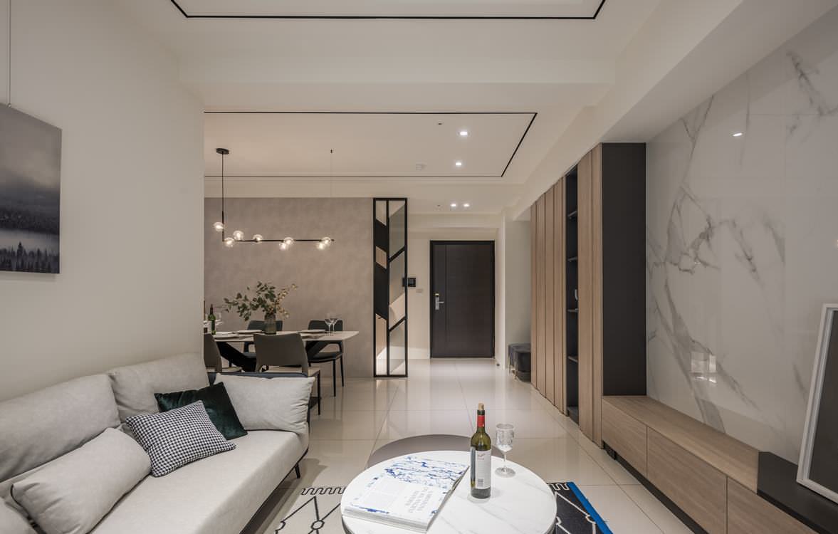 Благородные кремовые тона в современной квартире для большой семьи от L DESIGN