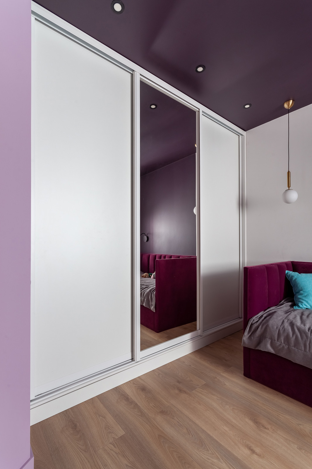 Шкаф-купе системы Aristo с большим зеркалом