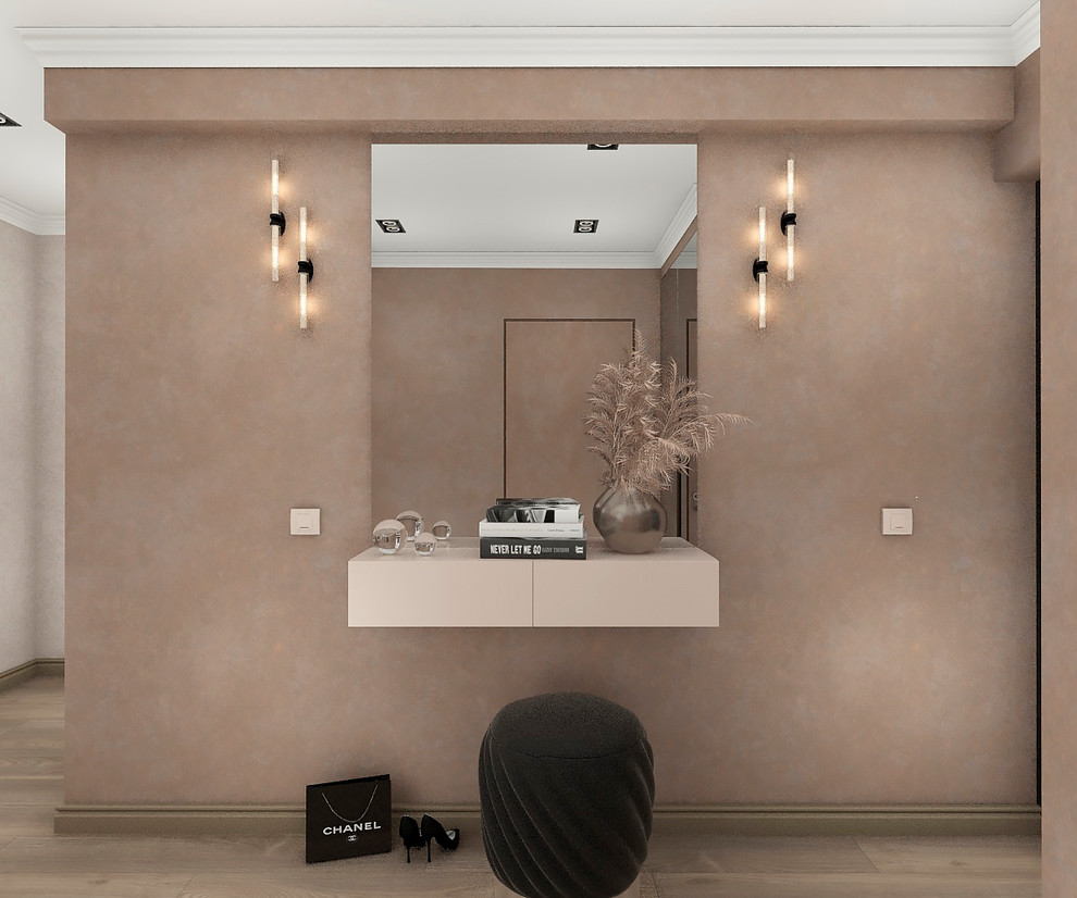 Коридор для молодой семьи в теплых оттенках